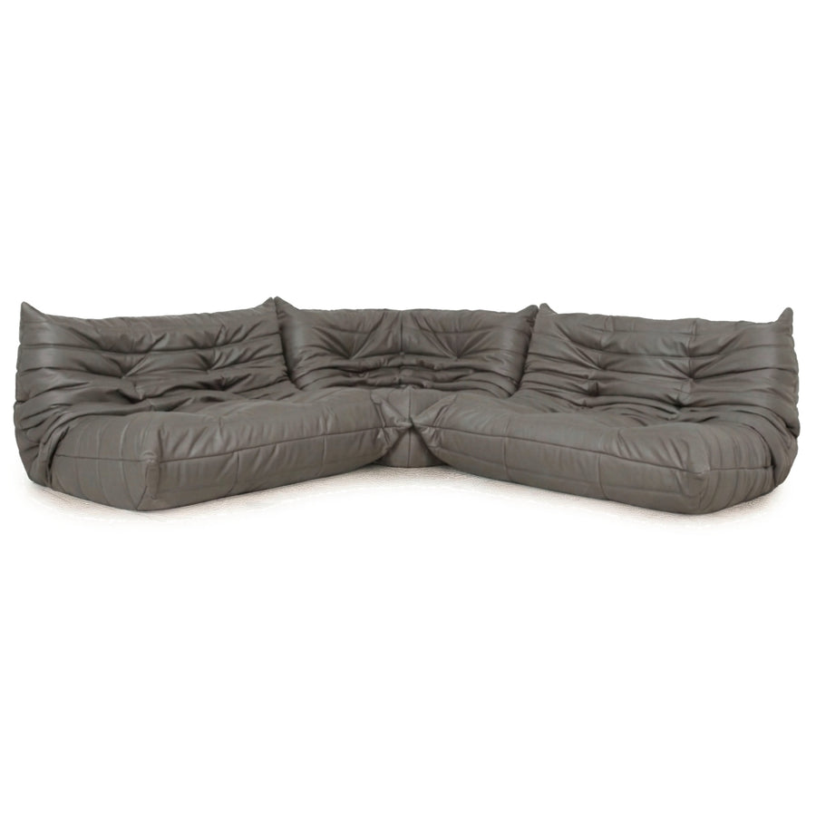 Ligne Roset Togo veganes Leder Stoff Sofa Garnitur Grau 2x Zweisitzer und Eckteil Ecksofa Couch Neubezug GAVIN 115