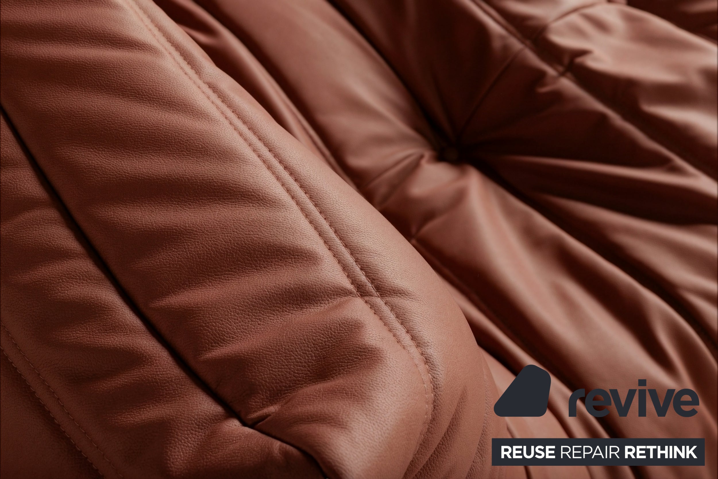ligne roset Togo Veganes Leder Zweisitzer Kastanienbraun
