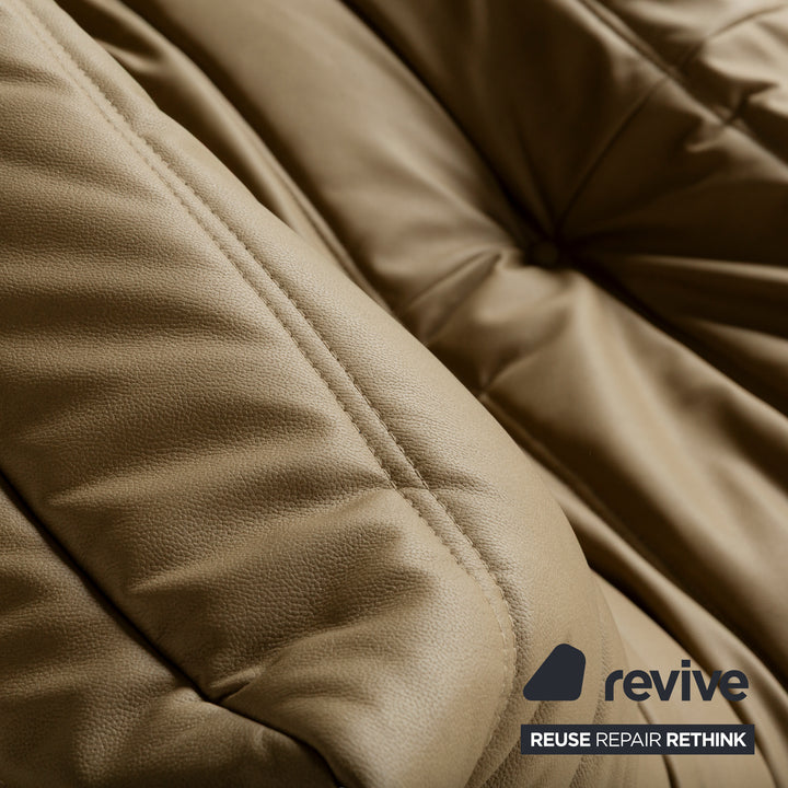 Canapé deux places Togo en cuir vegan vert olive kaki ligne roset, rembourrage