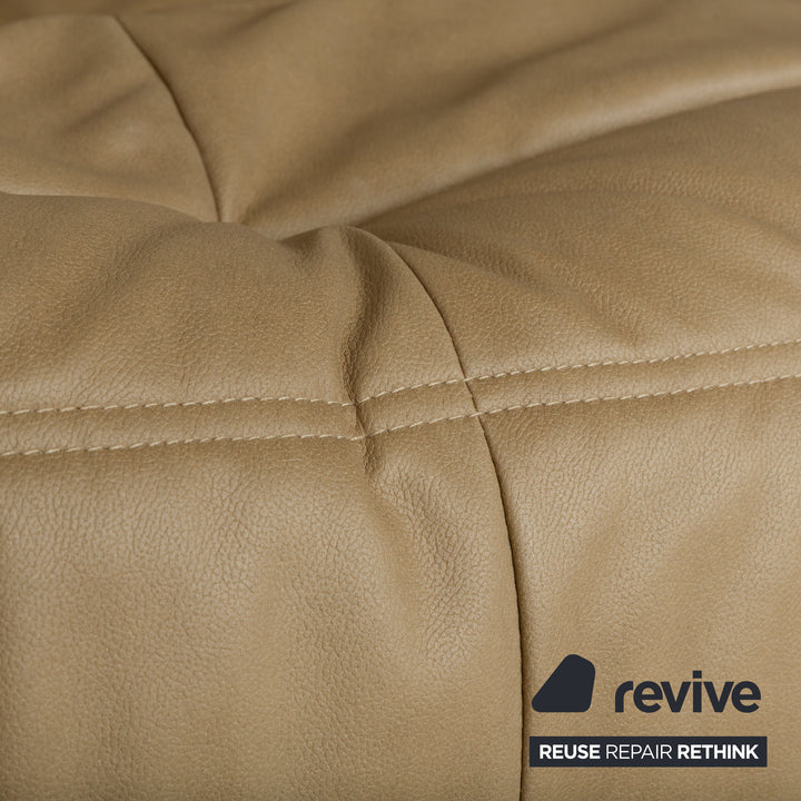 Canapé deux places Togo en cuir vegan vert olive kaki ligne roset, rembourrage