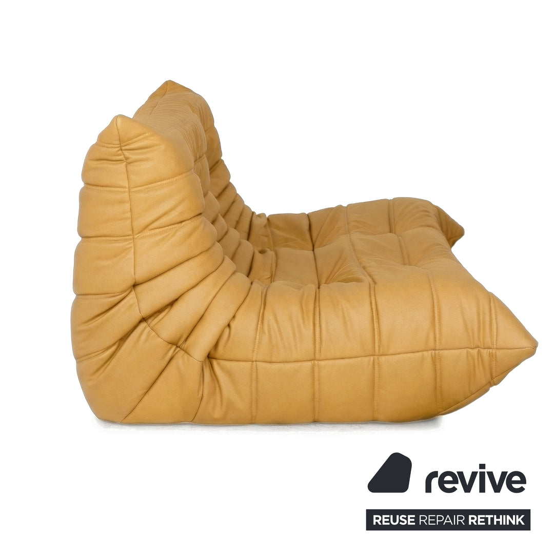 Ligne Roset Togo tweezitsbank bank vegan leer mosterdgeel opnieuw bekleed