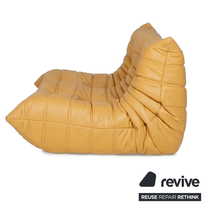 Ligne Roset Togo tweezitsbank bank vegan leer mosterdgeel opnieuw bekleed