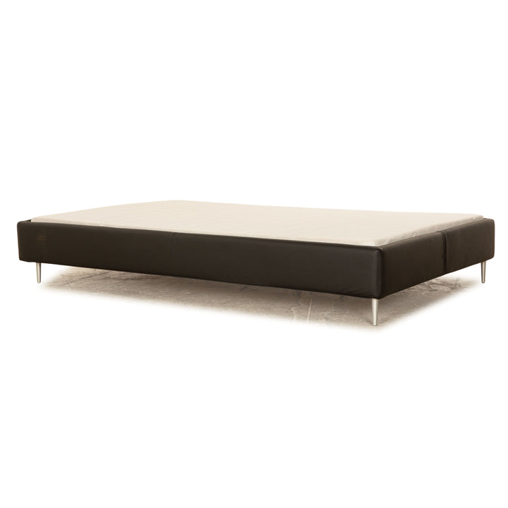 Möllerdesign leather lounger daybed in black nappa leather manual function