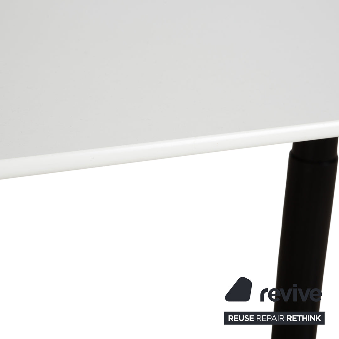 Montana HiLow wooden desk white electric function