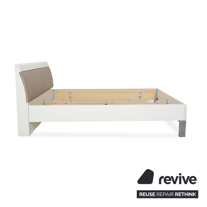 Lit en bois et cuir beige