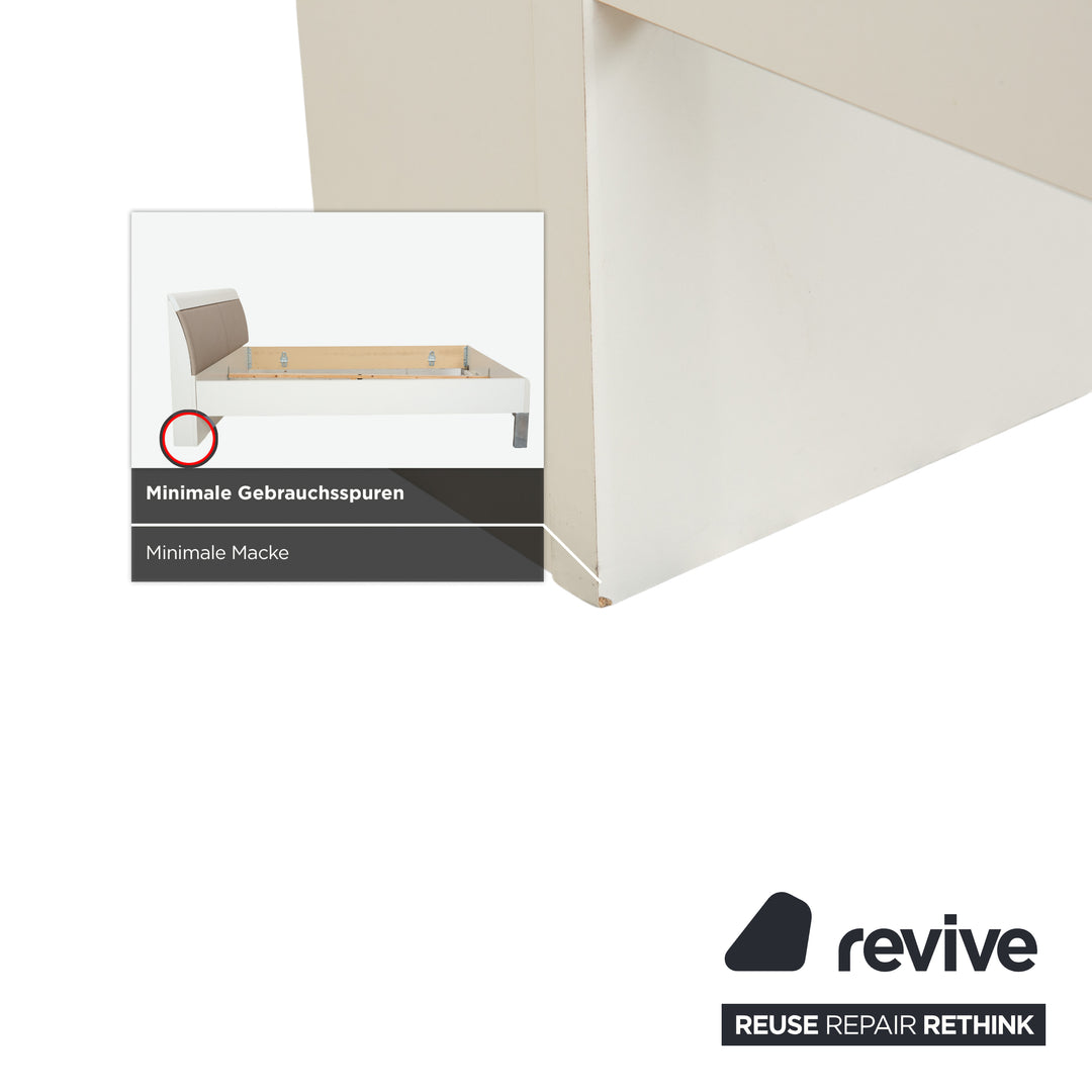 Lit en bois et cuir beige