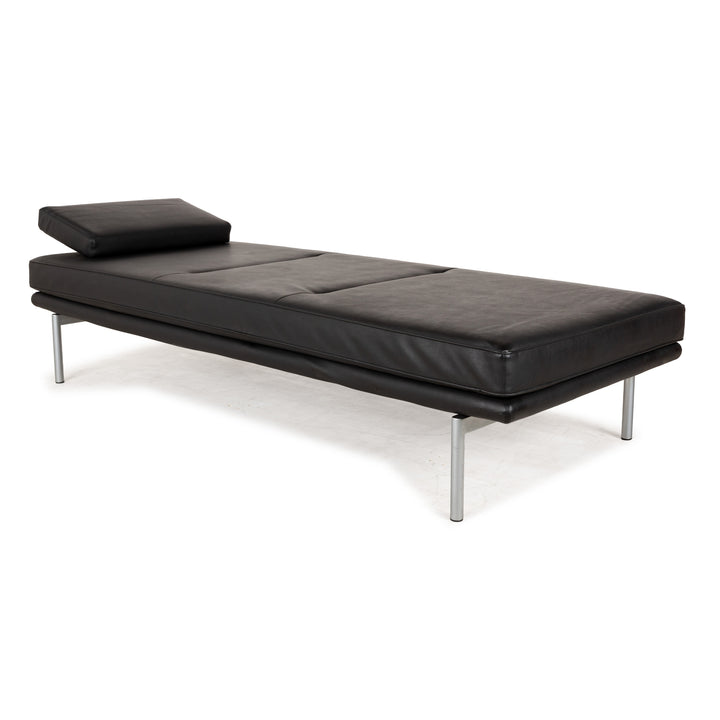 Muuto Outline Leather Lounger Black manual function