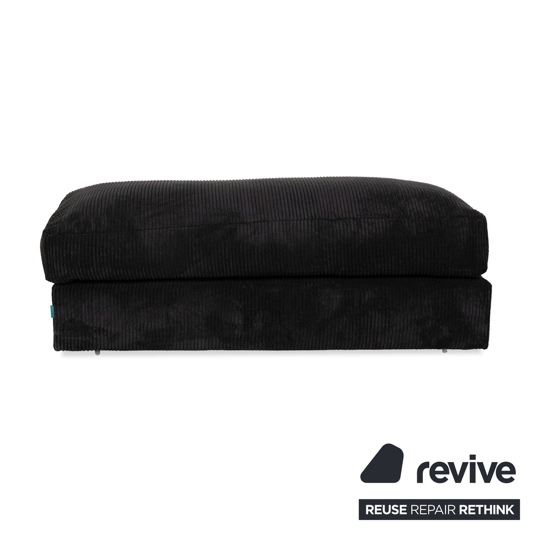 Canapé quatre places en tissu MYCS FLAYR avec tabouret noir