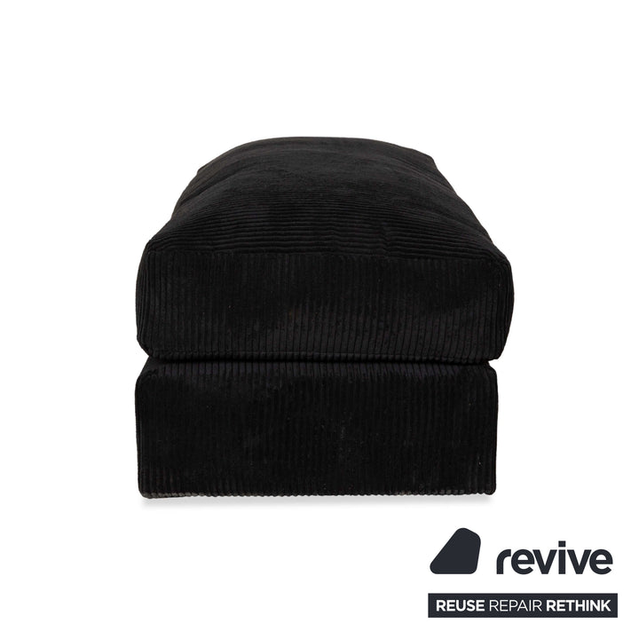 Canapé quatre places en tissu MYCS FLAYR avec tabouret noir