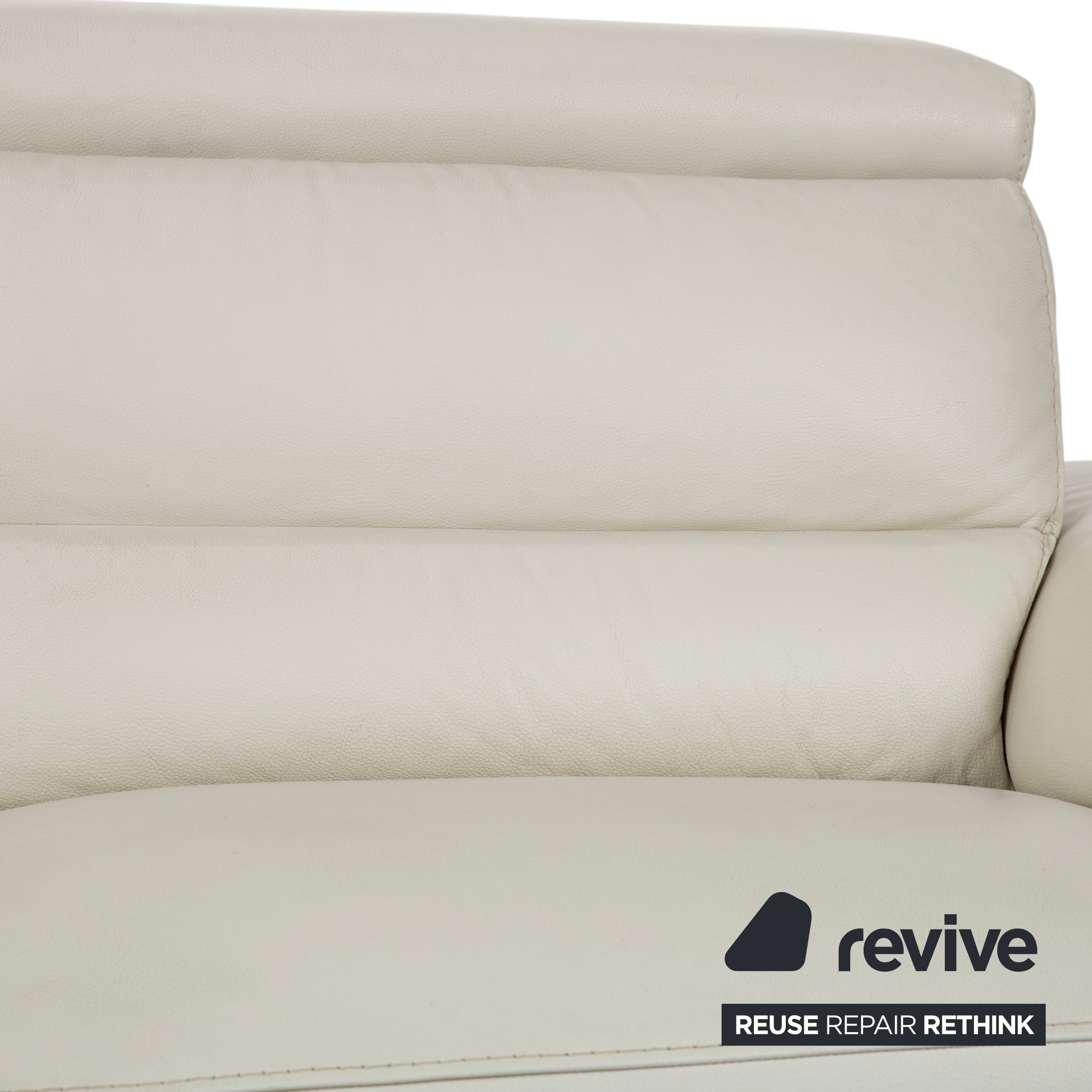 Sofá de cuero Natuzzi de tres plazas en color crema beige con función eléctrica