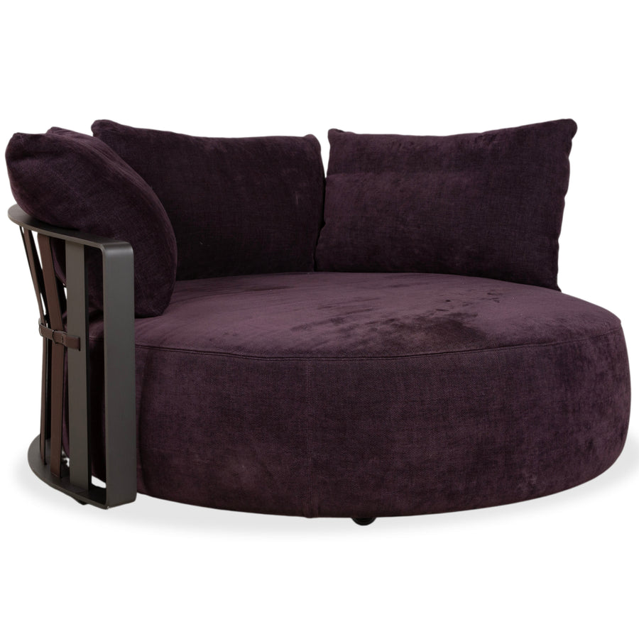 Poltrona Frau Scarlett Stoff Samt Zweisitzer Lila Aubergine Violett Sofa Couch mit Rollen