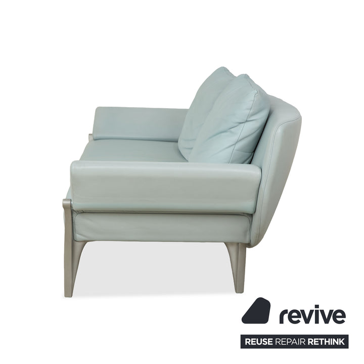Canapé trois places en cuir Rolf Benz 1600 bleu clair Aqua, fonction manuelle