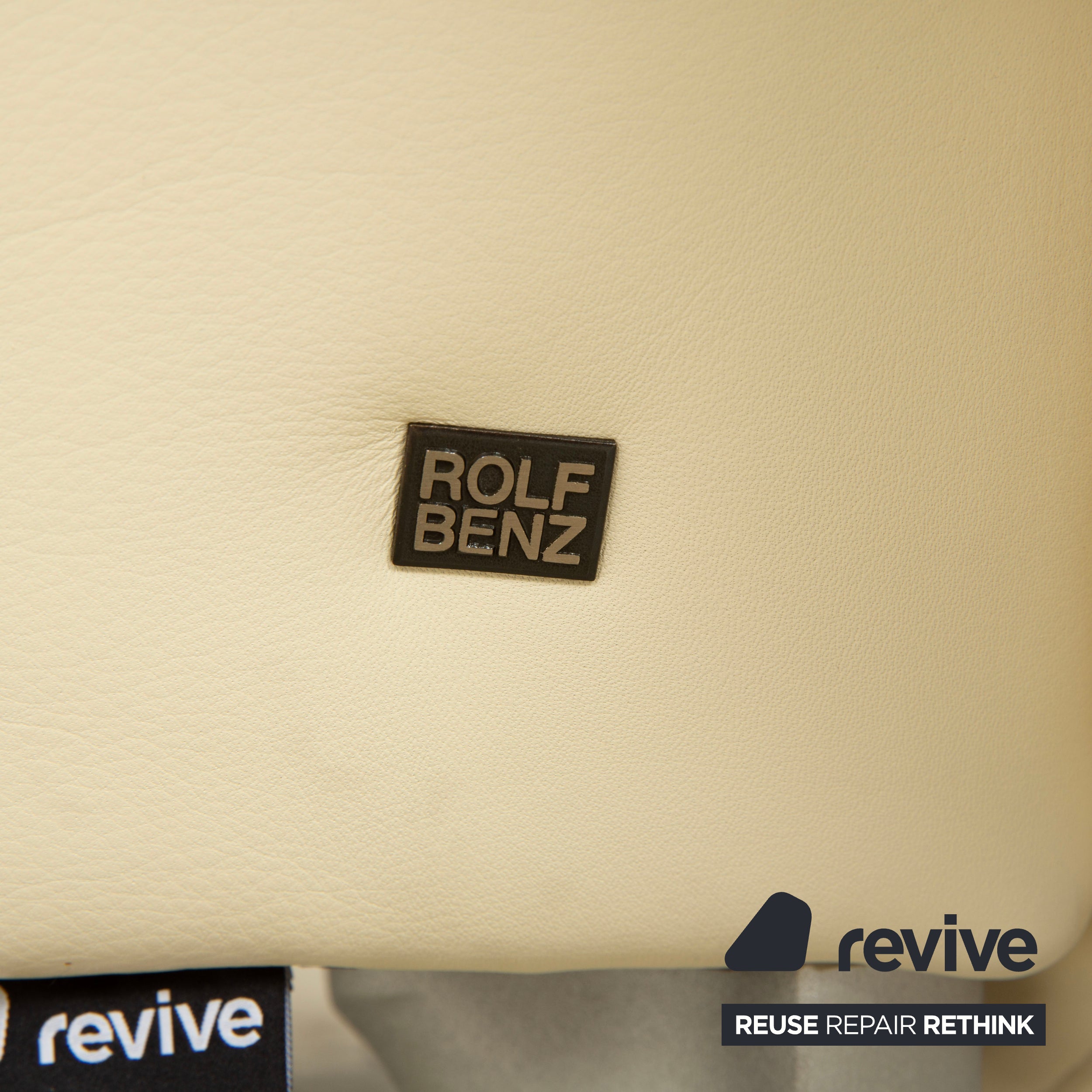 Canapé deux places en cuir blanc crème Rolf Benz 1600, fonction manuelle