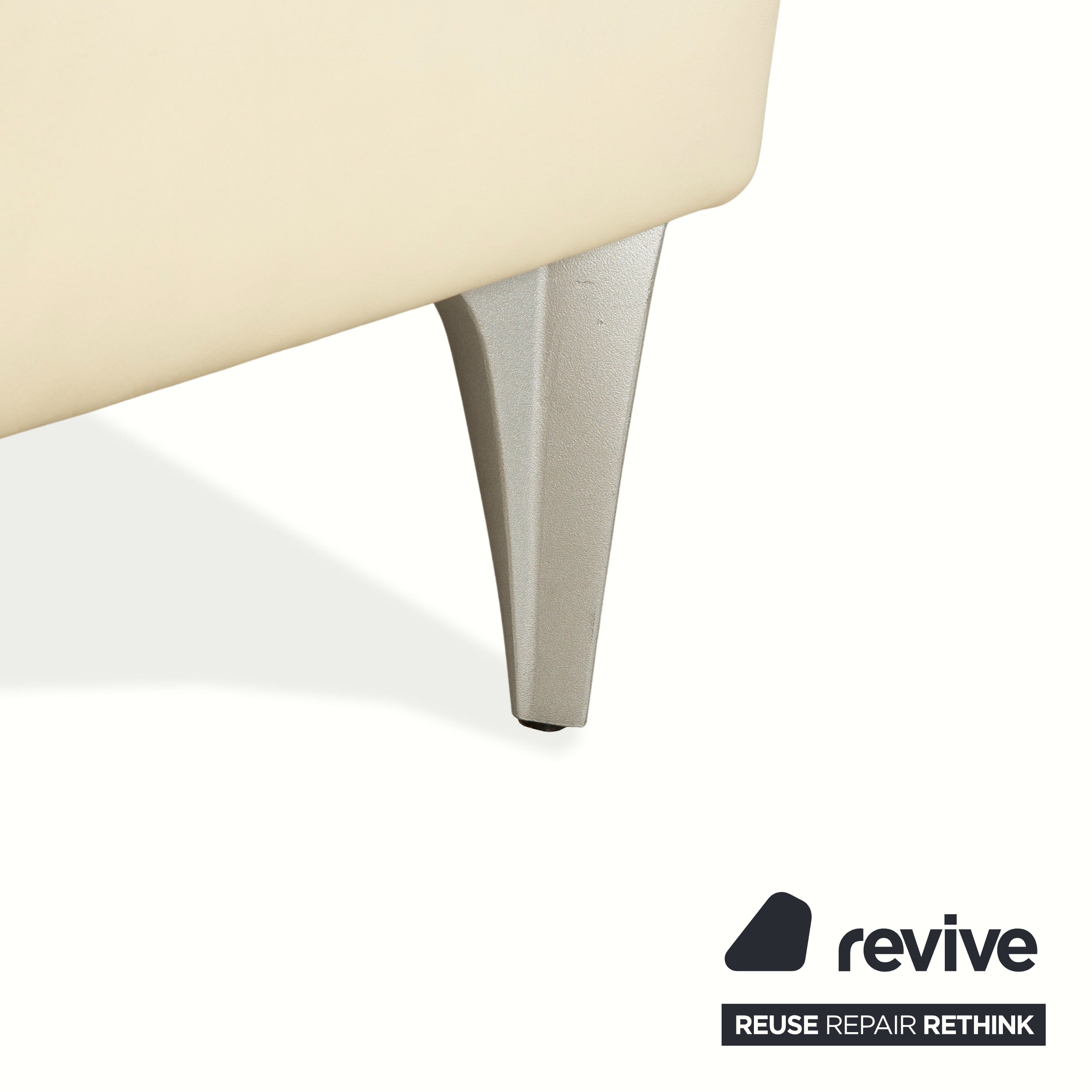 Canapé deux places en cuir Rolf Benz 1600 + tabouret blanc crème, fonction manuelle