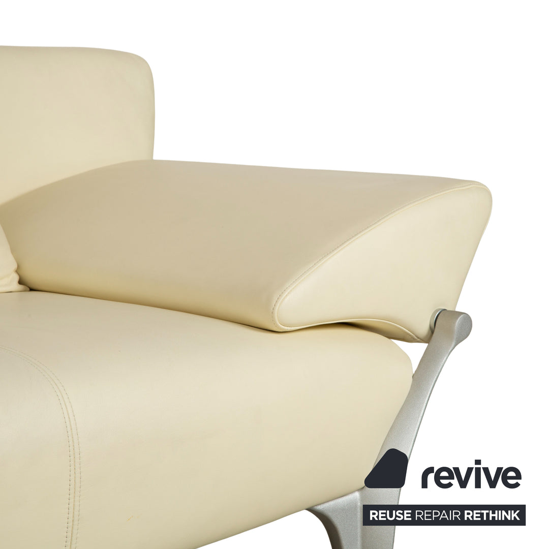 Canapé deux places en cuir Rolf Benz 1600 + tabouret blanc crème, fonction manuelle