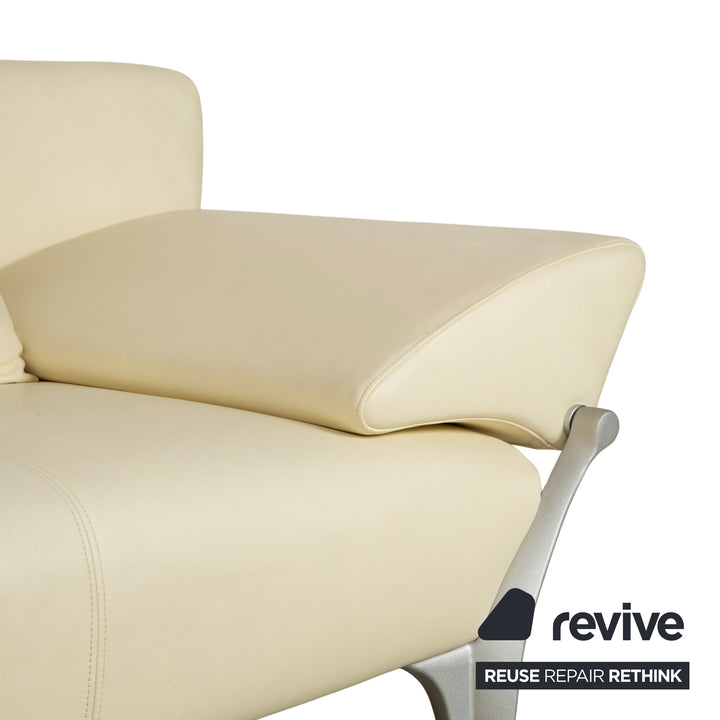 Canapé deux places en cuir Rolf Benz 1600 + tabouret blanc crème, fonction manuelle