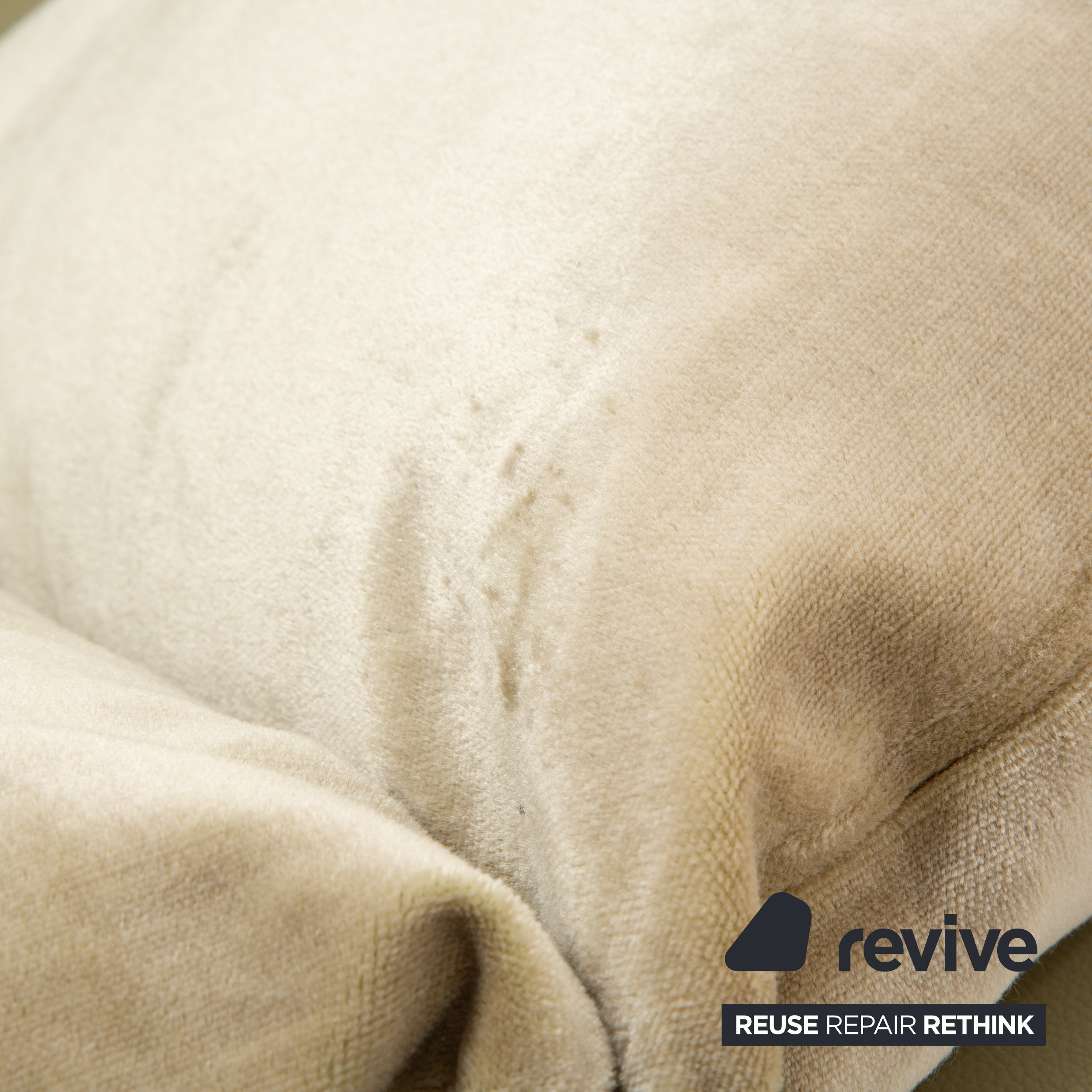 Canapé-lit Rolf Benz 2800 en cuir beige pistache