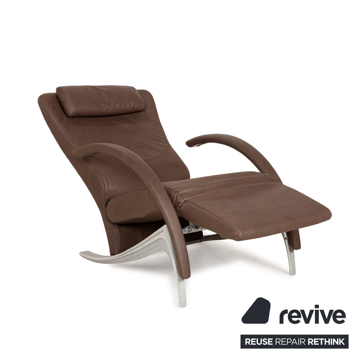 Fauteuil Rolf Benz 3100 en cuir vegan marron, fonction relaxation, chocolat moka, boue, nouvelle housse