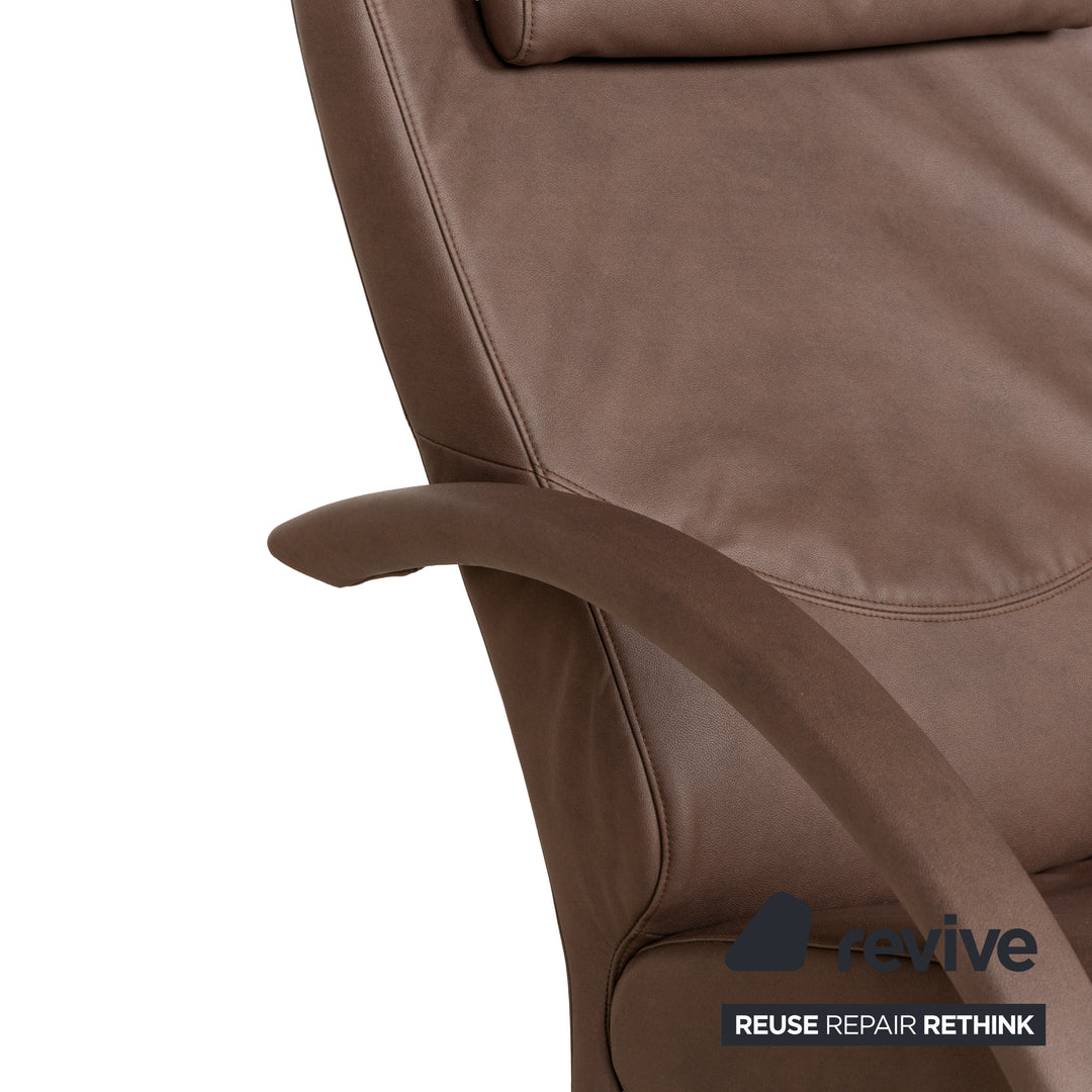 Fauteuil Rolf Benz 3100 en cuir vegan marron, fonction relaxation, chocolat moka, boue, nouvelle housse