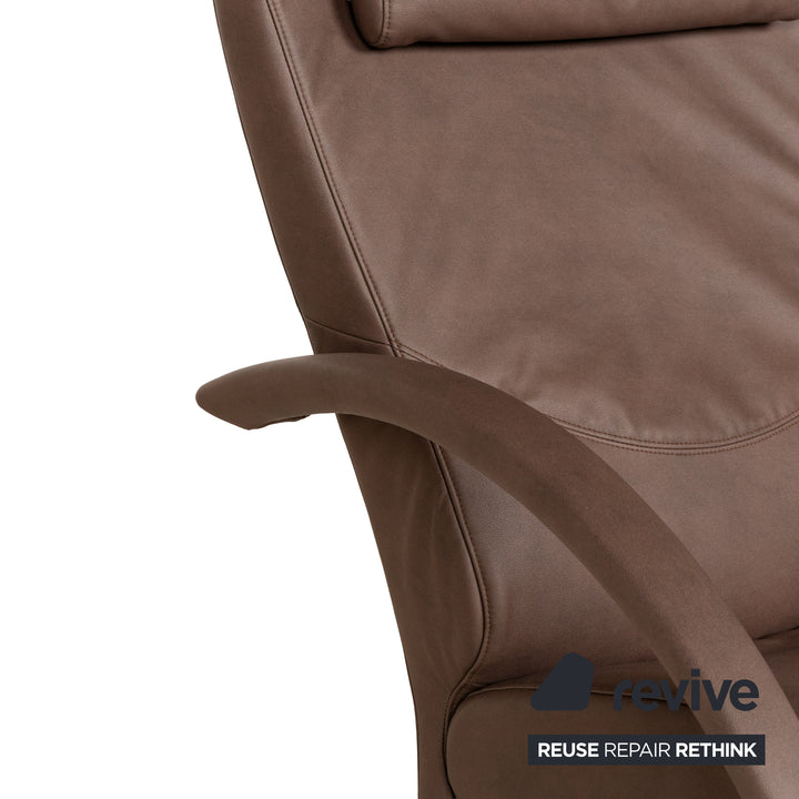 Fauteuil Rolf Benz 3100 en cuir vegan marron, fonction relaxation, chocolat moka, boue, nouvelle housse
