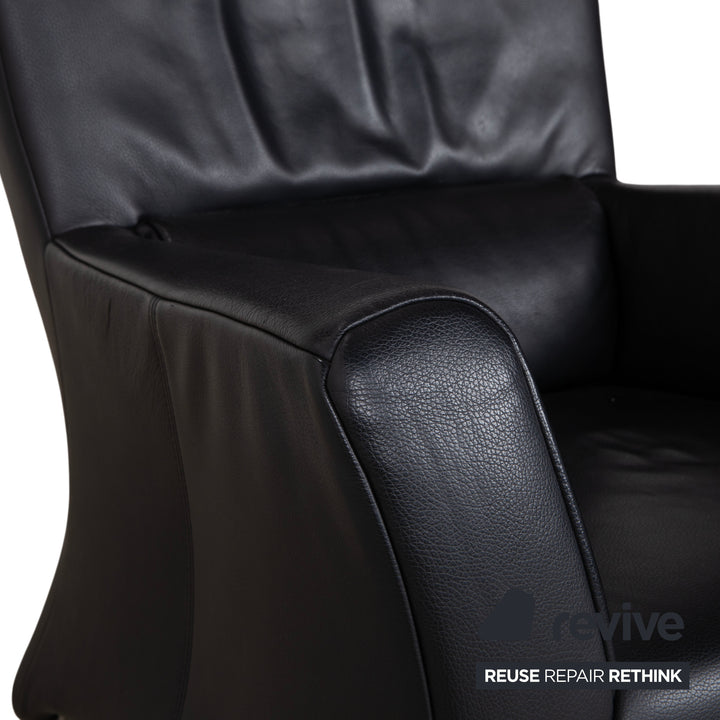Fauteuil Rolf Benz 322 en cuir noir avec repose-pieds