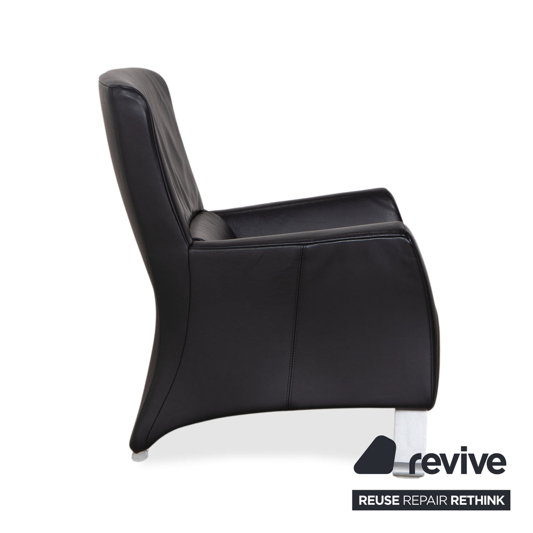 Fauteuil Rolf Benz 322 en cuir noir avec repose-pieds