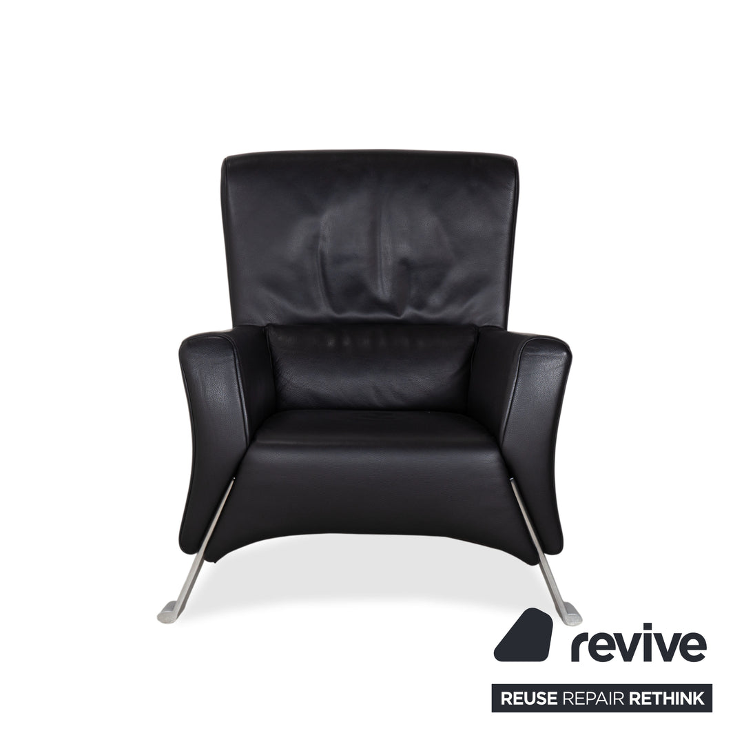 Fauteuil Rolf Benz 322 en cuir noir avec repose-pieds