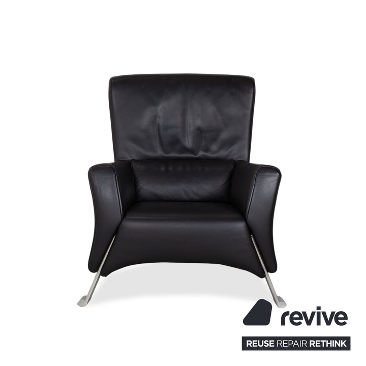 Fauteuil Rolf Benz 322 en cuir noir avec repose-pieds