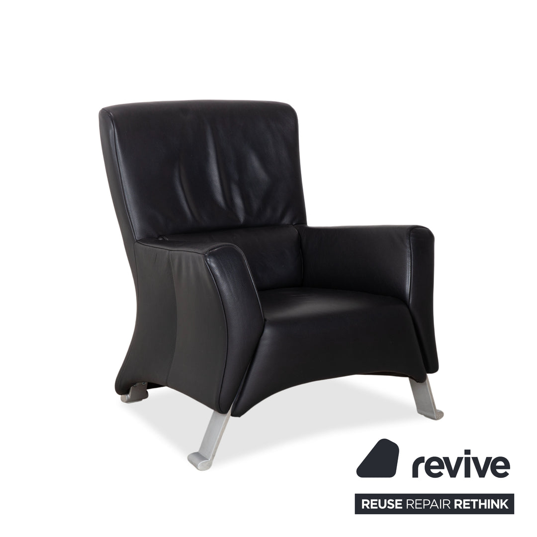 Fauteuil Rolf Benz 322 en cuir noir avec repose-pieds