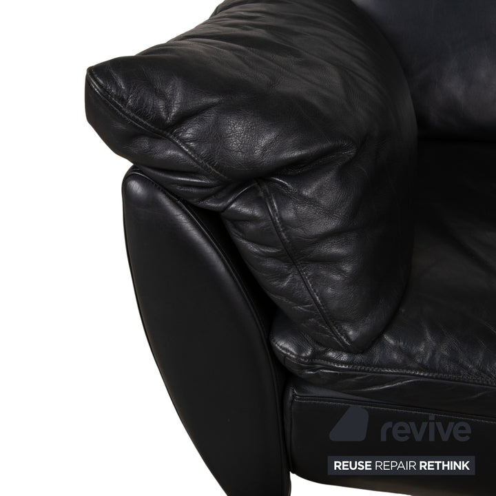 Fauteuil en cuir noir Rolf Benz 5600 avec pouf