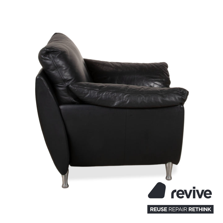 Fauteuil en cuir noir Rolf Benz 5600 avec pouf