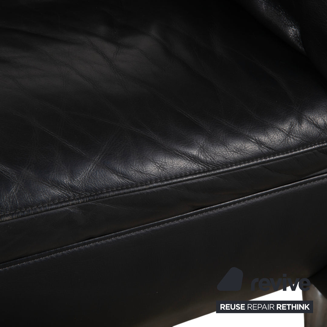 Fauteuil en cuir noir Rolf Benz 5600 avec pouf