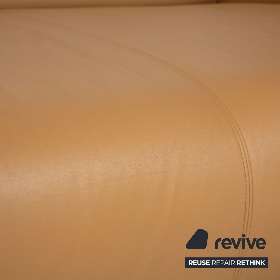 Canapé trois places en cuir Rolf Benz 6300, coloris marron, beige, sable et camel.