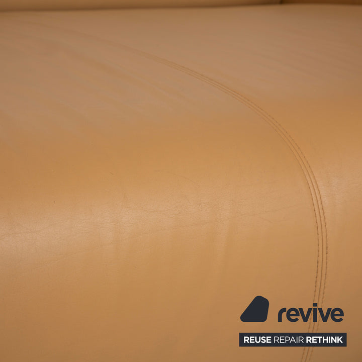 Canapé trois places en cuir Rolf Benz 6300, coloris marron, beige, sable et camel.