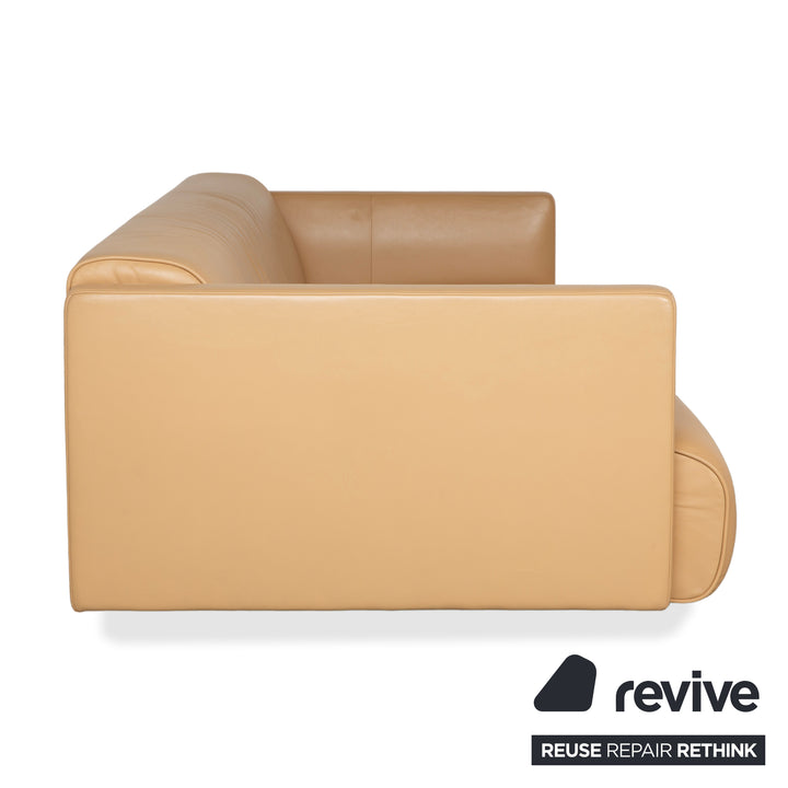 Canapé trois places en cuir Rolf Benz 6300, coloris marron, beige, sable et camel.