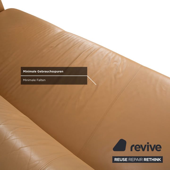 Canapé ottoman trois places en cuir Rolf Benz 6300, coloris marron, beige, sable et camel.