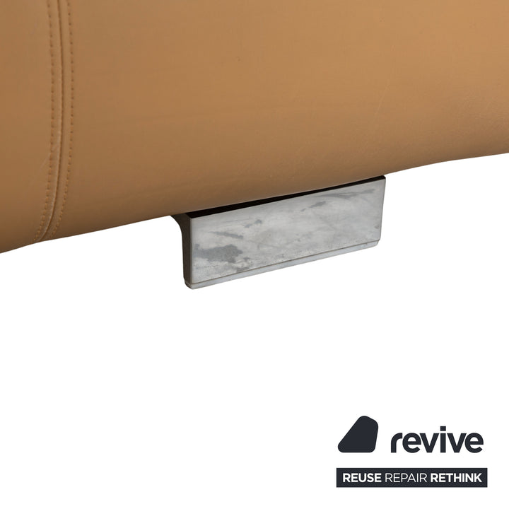 Canapé ottoman trois places en cuir Rolf Benz 6300, coloris marron, beige, sable et camel.