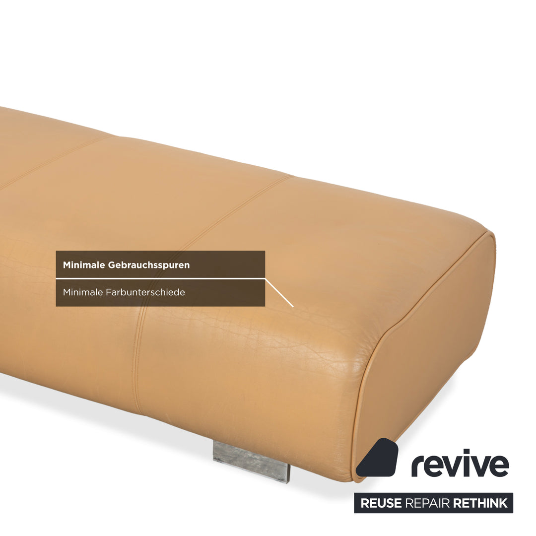 Canapé ottoman trois places en cuir Rolf Benz 6300, coloris marron, beige, sable et camel.