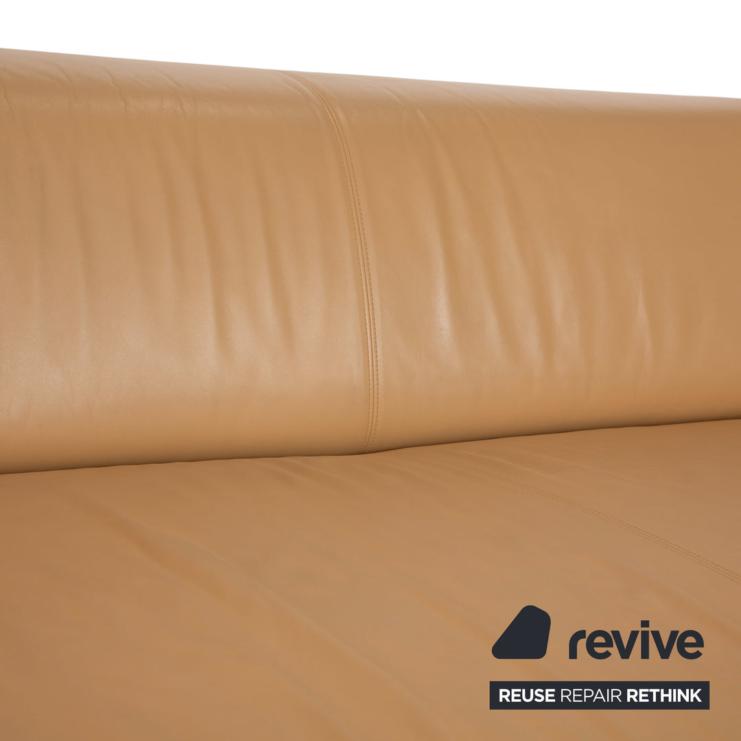 Canapé ottoman trois places en cuir Rolf Benz 6300, coloris marron, beige, sable et camel.