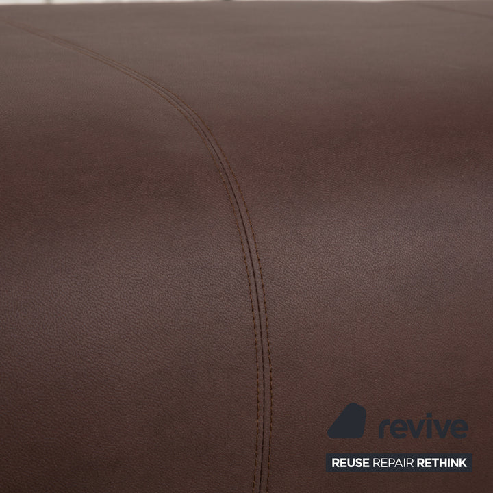 Canapé quatre places Rolf Benz 6300 avec pouf, revêtement en cuir végan marron, canapé retapissé