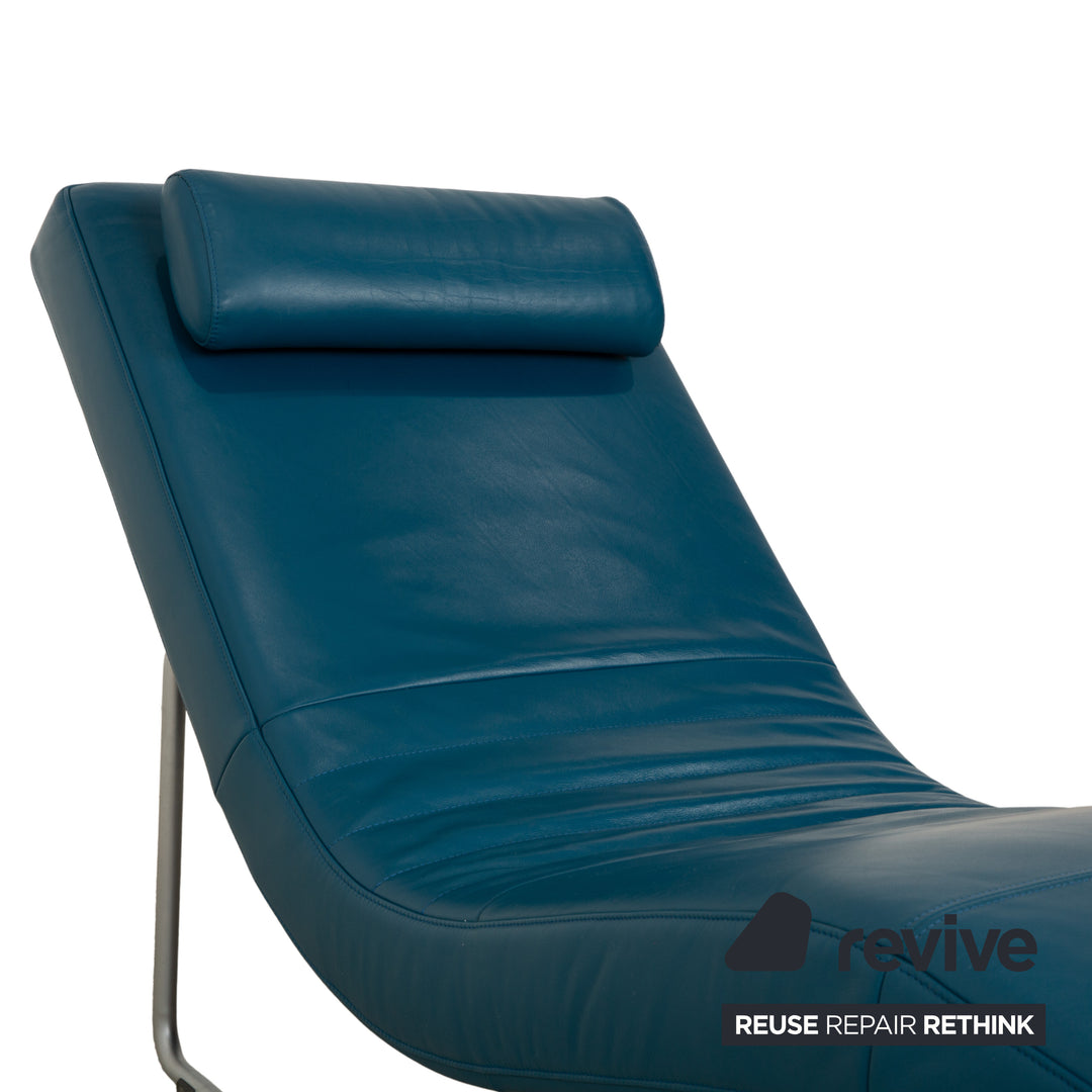 Chaise longue Rolf Benz 680 en cuir bleu pétrole à commande manuelle