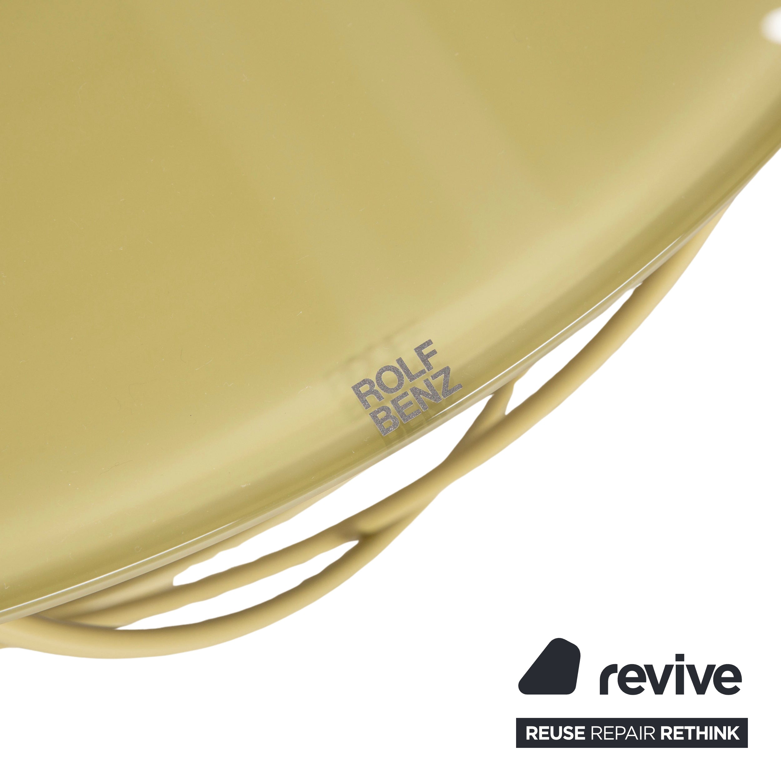 Table basse en verre vert olive Rolf Benz 8770 80 cm