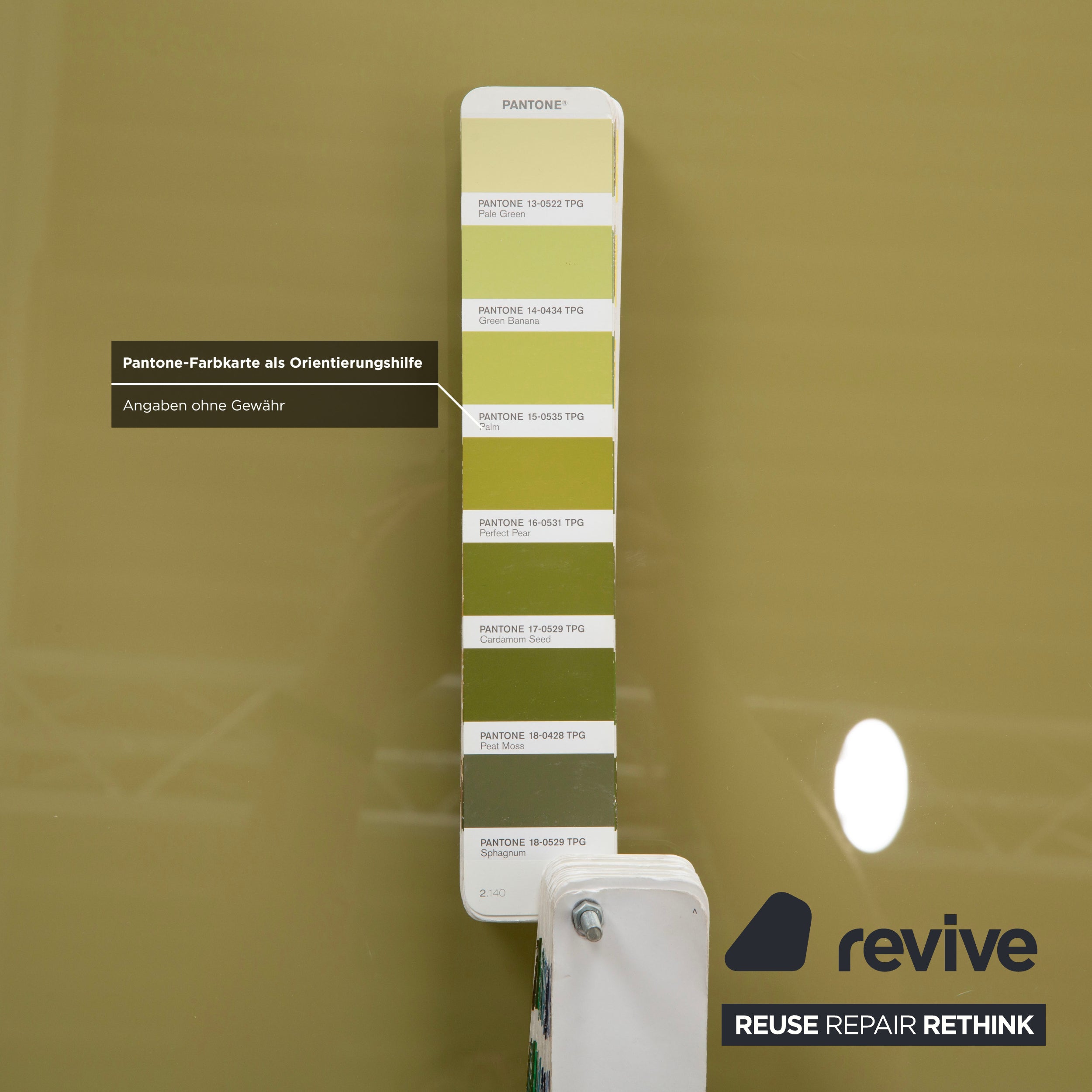 Table basse en verre vert olive Rolf Benz 8770 95 cm