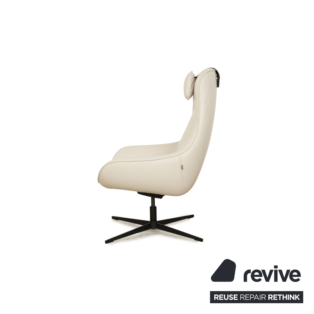 Fauteuil en cuir Rolf Benz MEG beige fonction manuelle avec tabouret