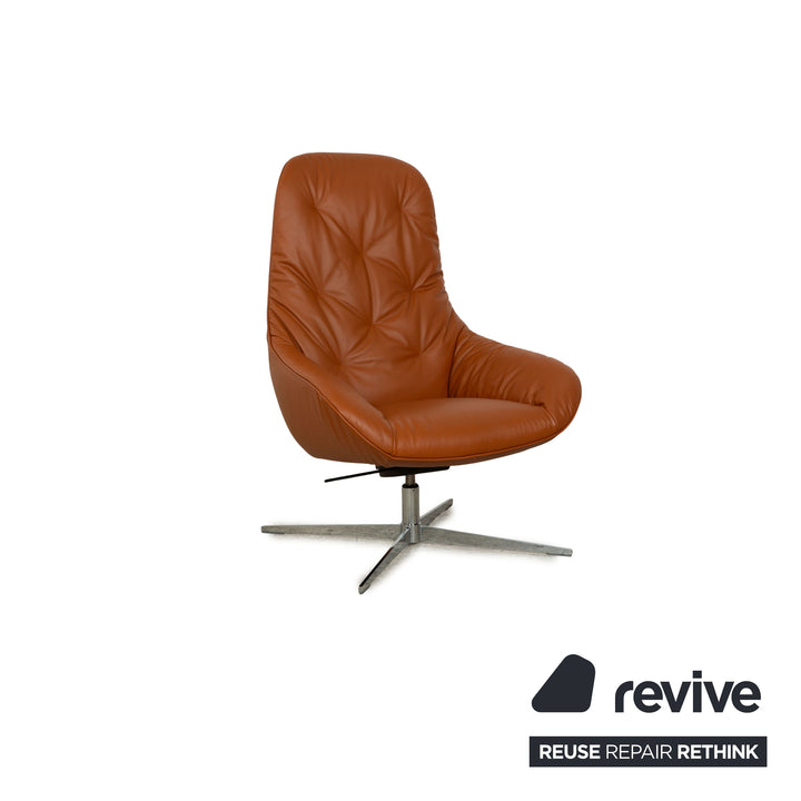 Fauteuil en cuir Rolf Benz MEG, marron beige Sienna, à réglage manuel, avec repose-pieds.