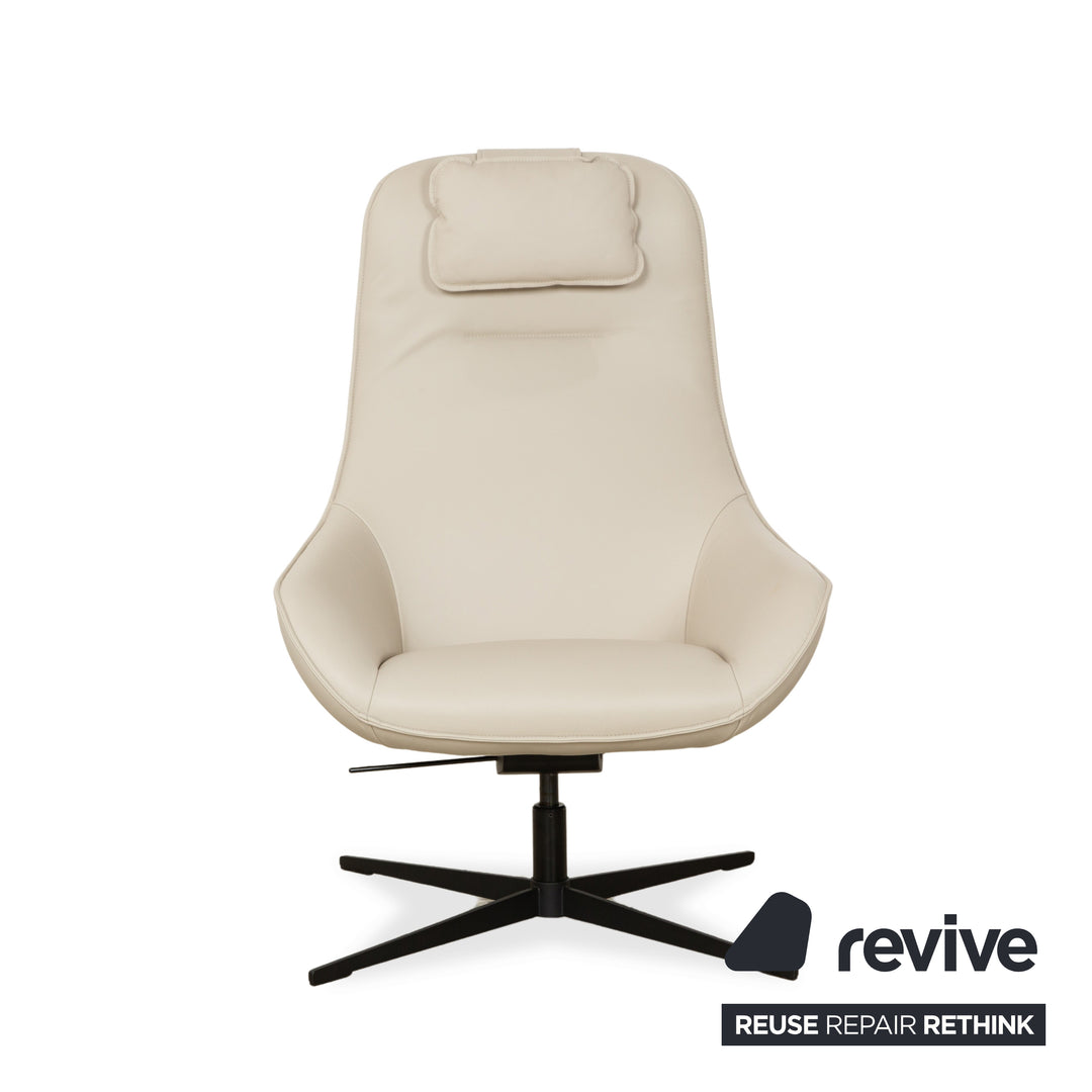Fauteuil en cuir Rolf Benz MEG, marron beige Sienna, à réglage manuel, avec repose-pieds.