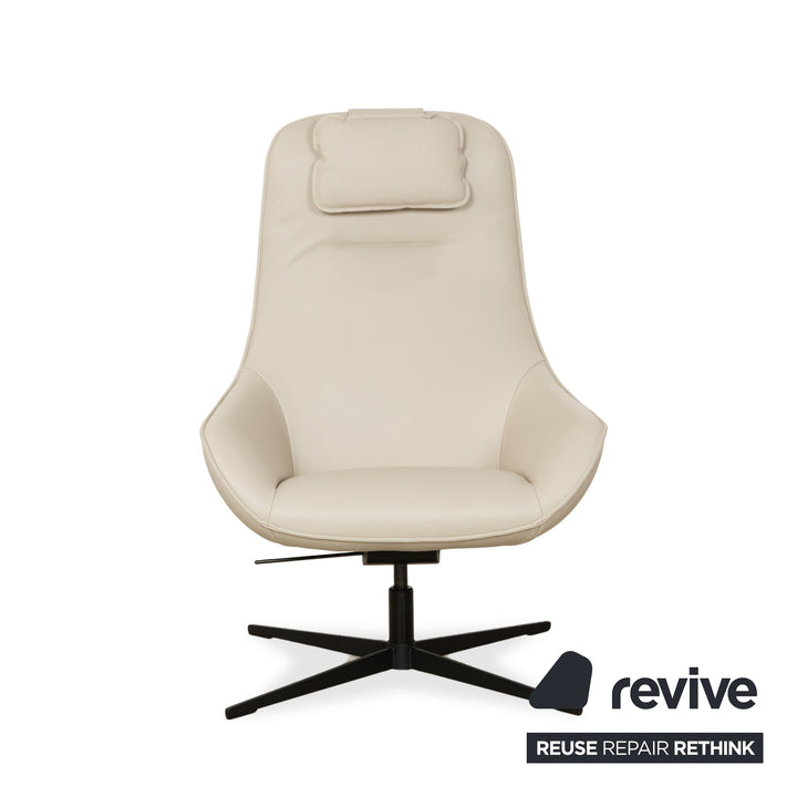 Fauteuil en cuir Rolf Benz MEG, marron beige Sienna, à réglage manuel, avec repose-pieds.