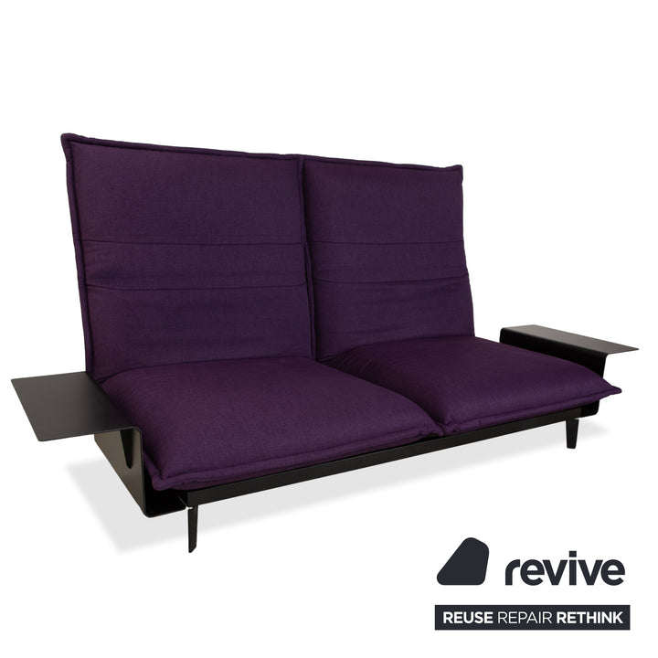 Canapé deux places Rolf Benz Nova en tissu violet aubergine à fonction manuelle
