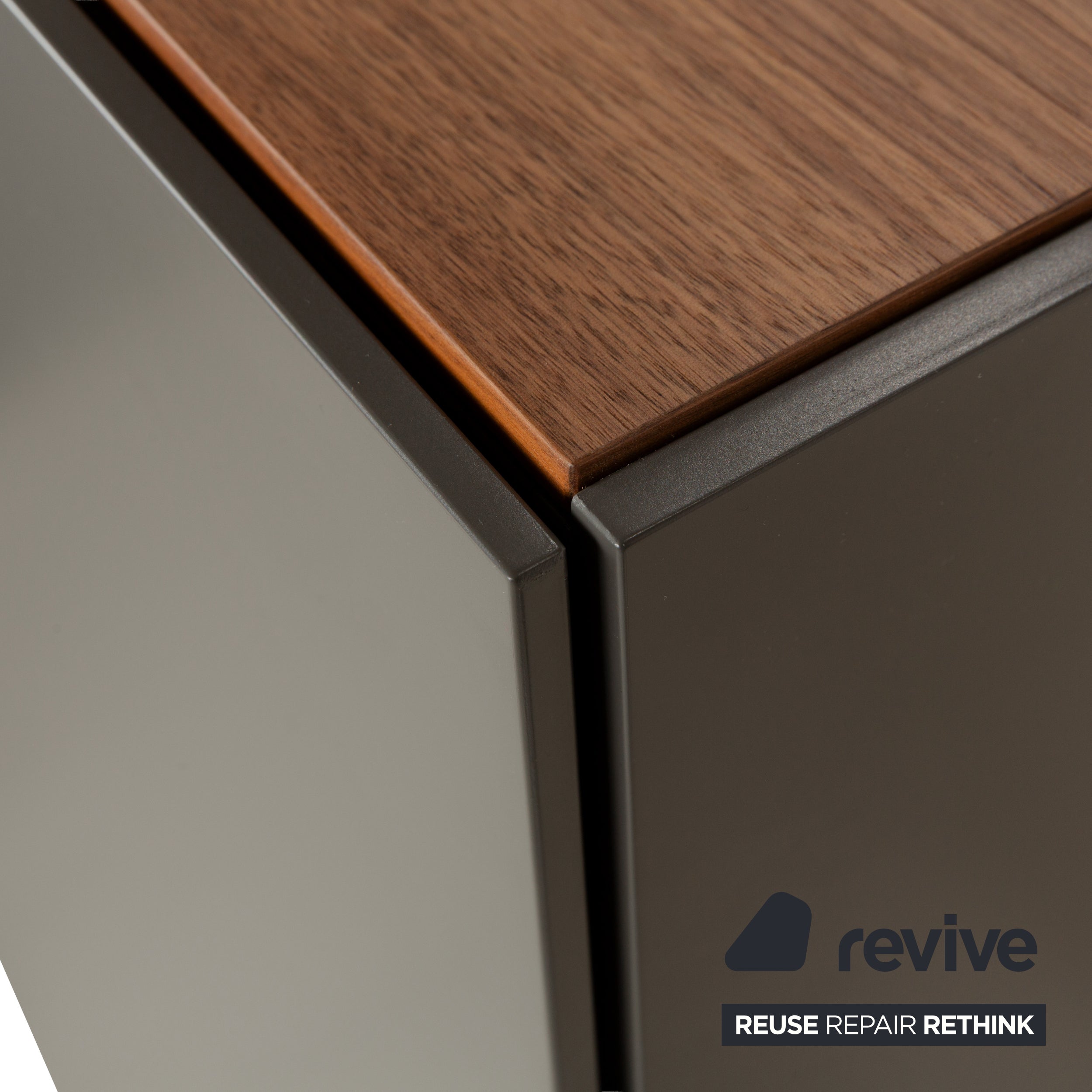 Buffet en bois Rolf Benz Stretto avec portes d'armoire grises