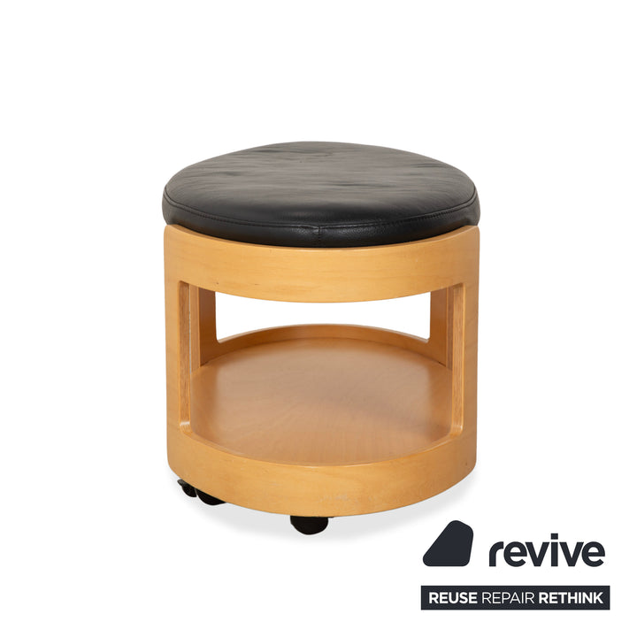 Tabouret de bar/table basse Stressless Arion en bois et cuir noir avec roulettes